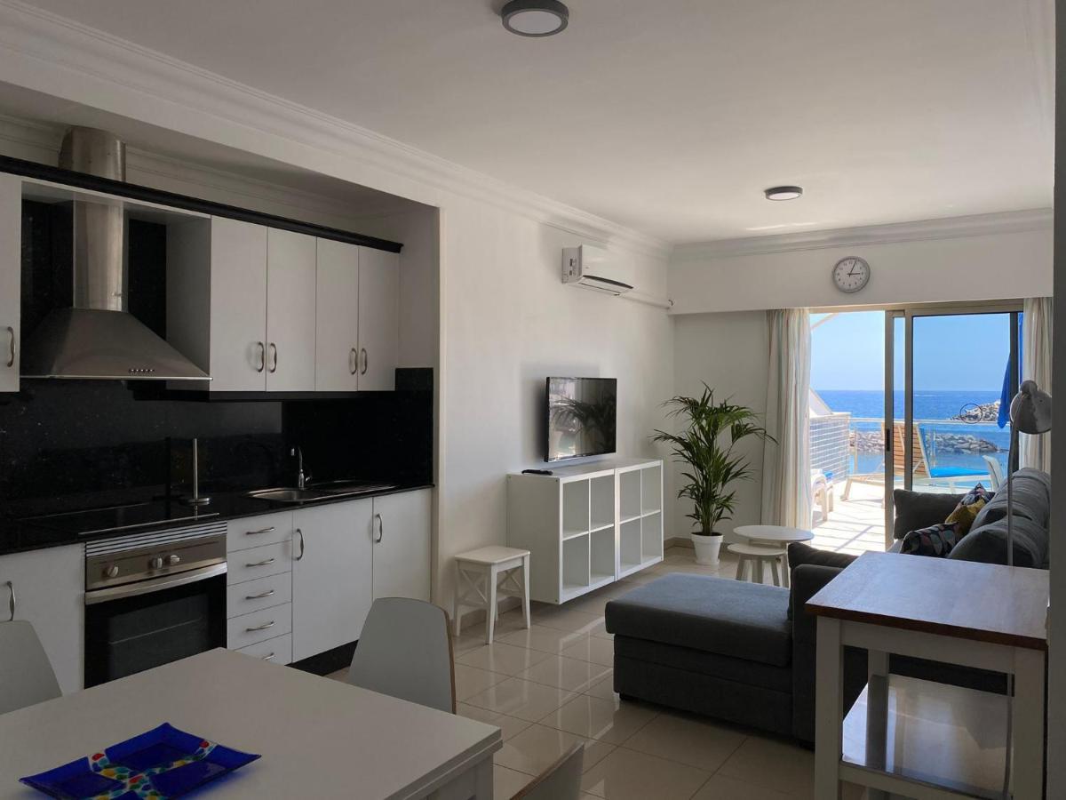 Billy'S Beachfront Apartment With Pool Access Puerto De Mogan Dış mekan fotoğraf