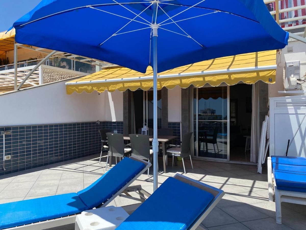 Billy'S Beachfront Apartment With Pool Access Puerto De Mogan Dış mekan fotoğraf