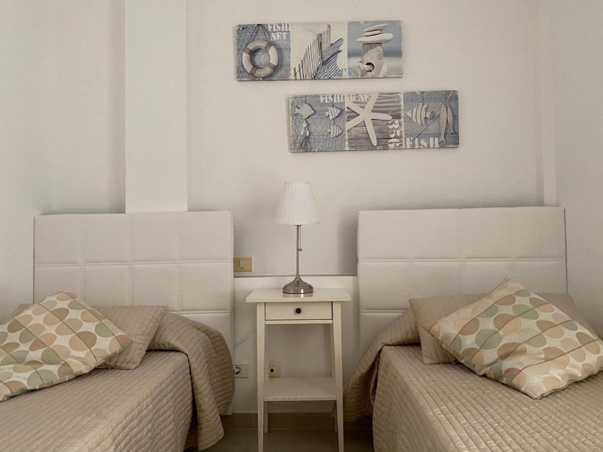 Billy'S Beachfront Apartment With Pool Access Puerto De Mogan Dış mekan fotoğraf